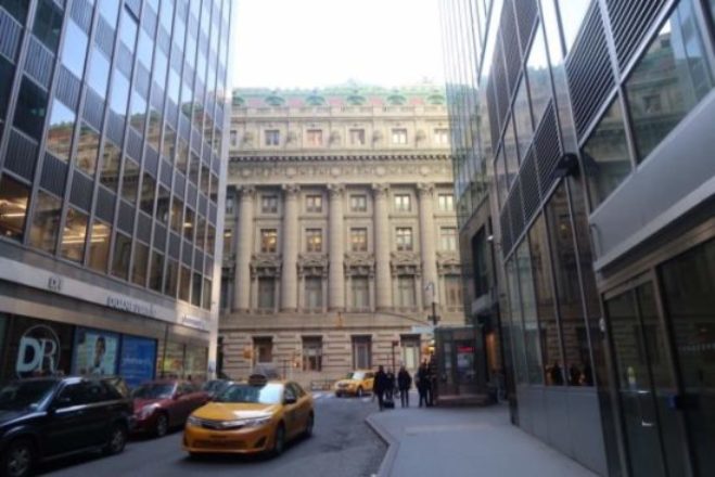Stock Market for Beginners: Is Investing the Same as Gambling?