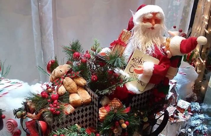 How to Get Free Holiday Gifts for Your Family How to Get Free Christmas Gifts for Your Family | How to get free holiday gifts | Christmas gift donations | Photo by Daye Deura
