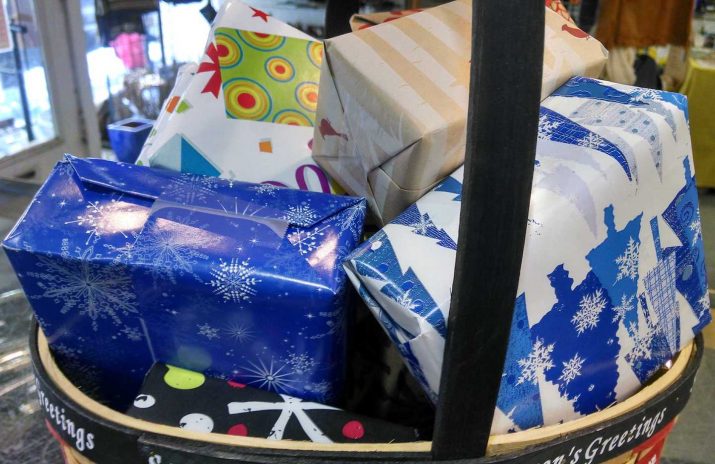 Cheap Gift Ideas: 6 Tips Buy Used Presents and Not Get Caught Cheap Gift Ideas: 6 Tips Buy Used Gifts and Not Get Caught | Photo of wrapped holiday gifts in a basket | Photo by Evan Sachs