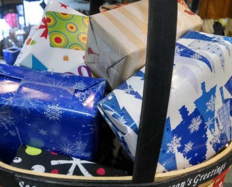 Cheap Gift Ideas: 6 Tips to Buy Secondhand Presents and Not Get Caught