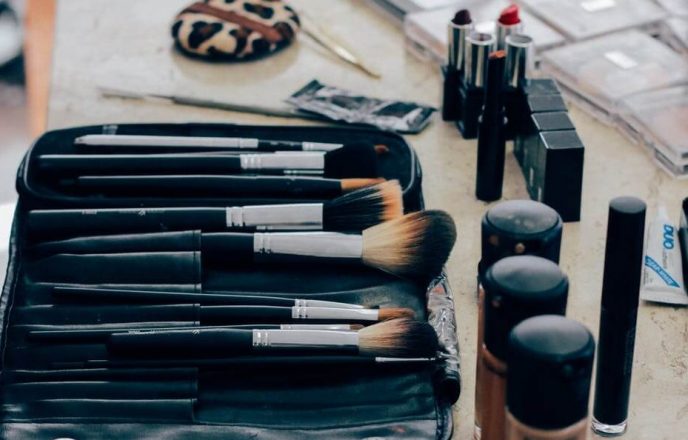 Minimalist Fashion: How Many Shades of Lipstick Do I Really Need?