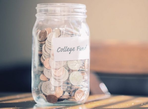 ¿Quién debería pagar la matrícula universitaria? Intenta dividir los costos