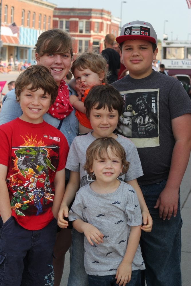 Large-Family Budget: How to Save, Even With 6 Kids | Linsey Knerl's family in July 2015
