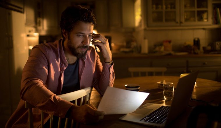 How to Deal With Debt Collectors: Tips From an Agent