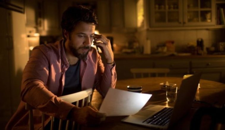 How to Deal With Debt Collectors: Tips From an Agent