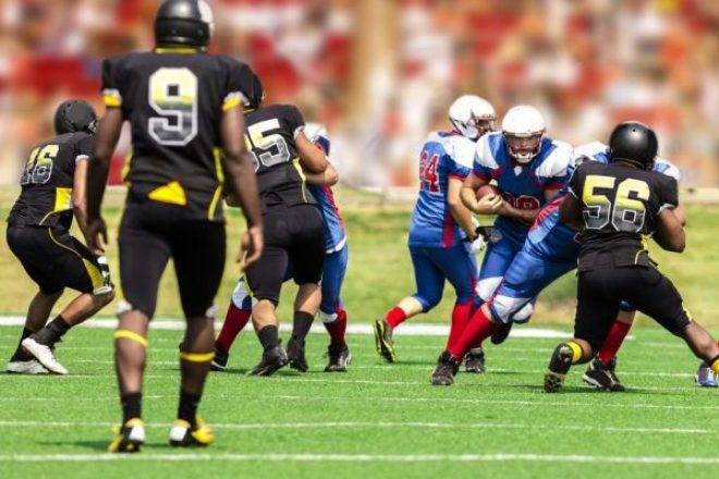 How to Play Fantasy Football Without Breaking the Bank