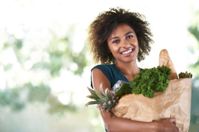 Veganos, alimentos orgánicos y su billetera: ¿Cuáles son los costos de una alimentación saludable?